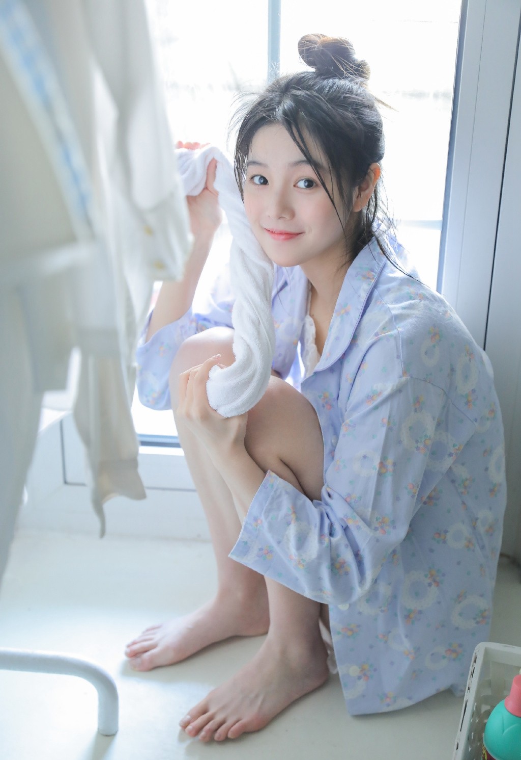 居家美女私照高清美腿养眼写真