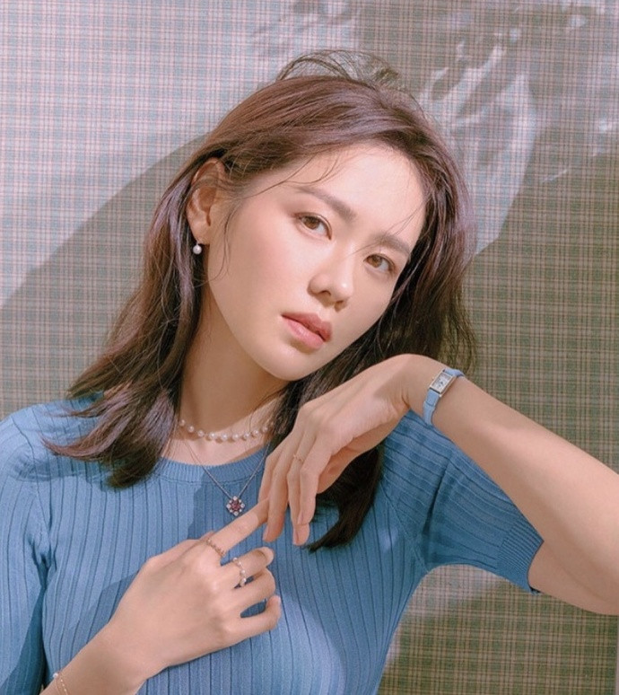 韩国美女明星孙艺珍温婉柔美写真