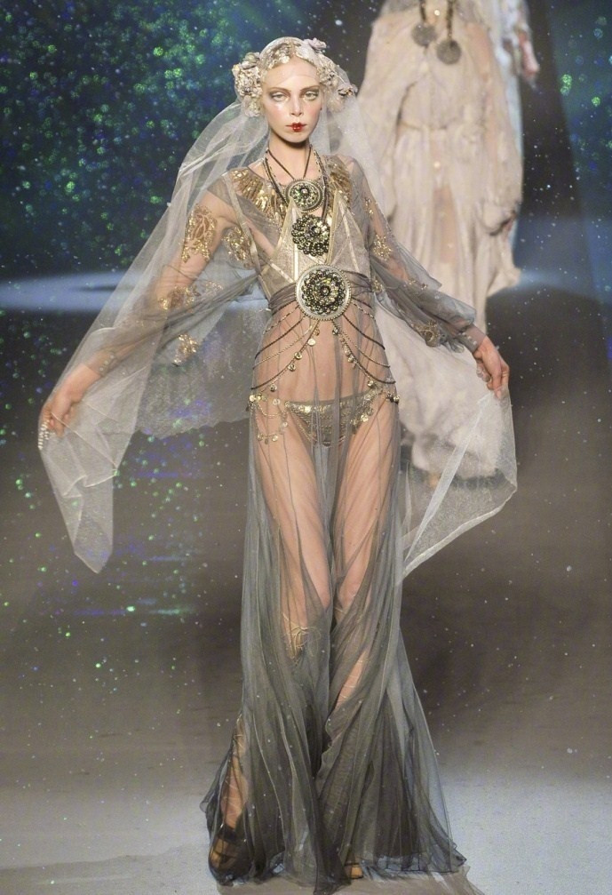 欧美美女模特演绎John Galliano Fall 2009 backstage妖艳