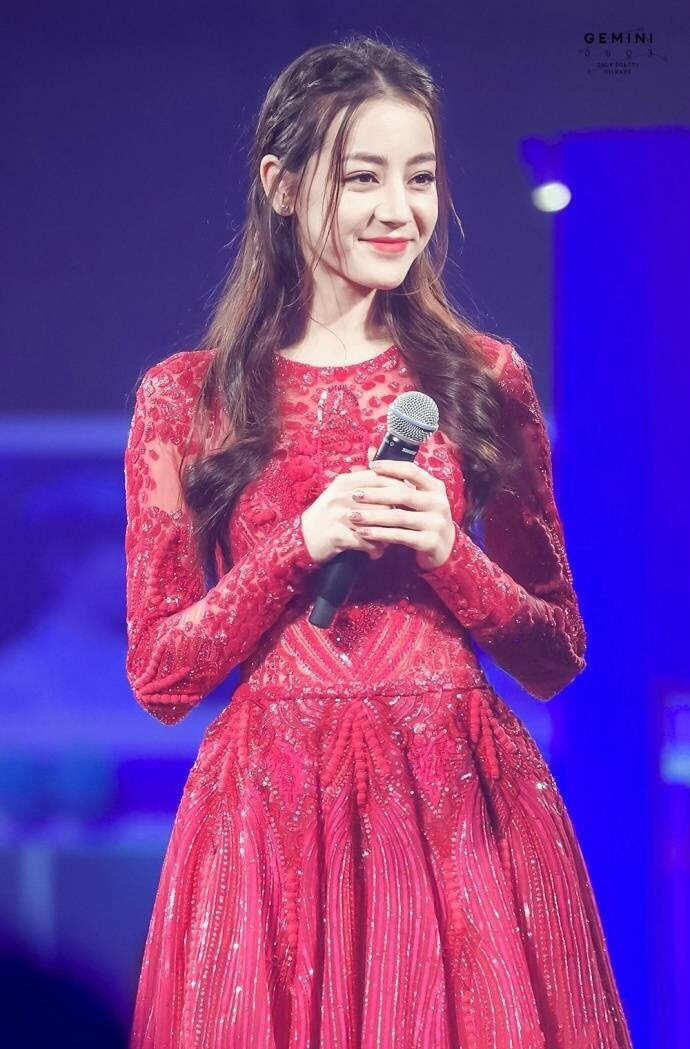 新疆美女明星迪丽热巴又美又萌又可爱图片