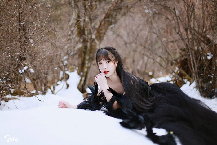 冬季治愈系美女雪地里唯美照