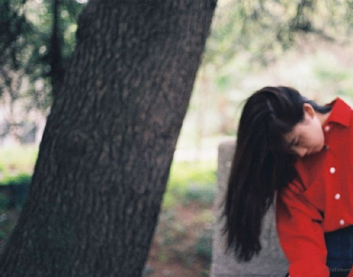 清纯美女红衣卉复古写真