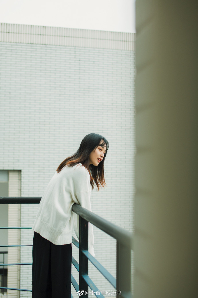 重庆大学清纯美女周心校园写真