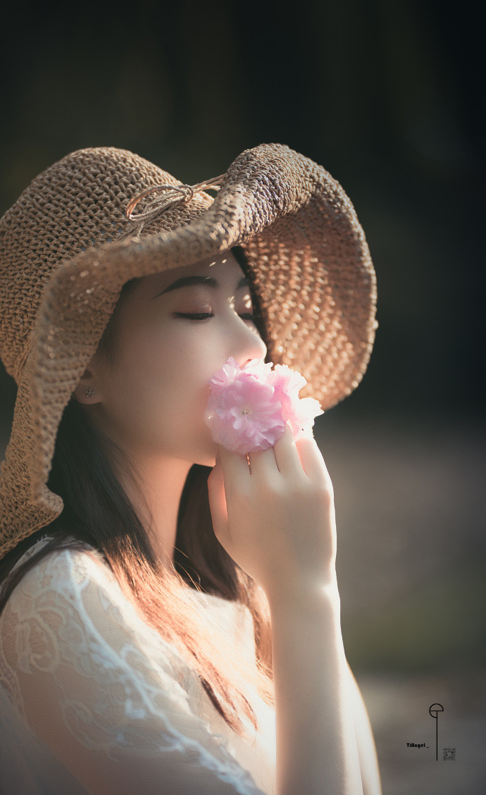 清纯美女娜美的小尾巴-女神范写真图片