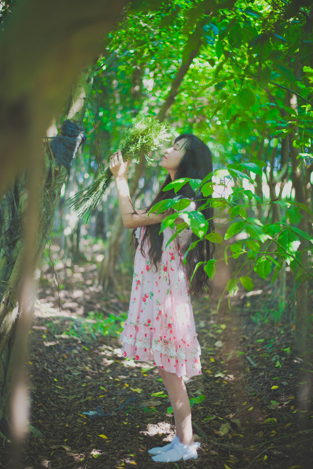 清纯可爱美女图片_碎花裙小女生甜美写真