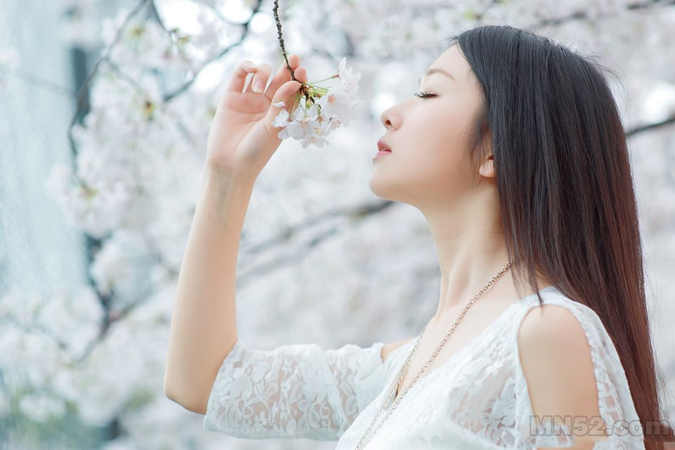 纯美花儿少女给人清凉感觉