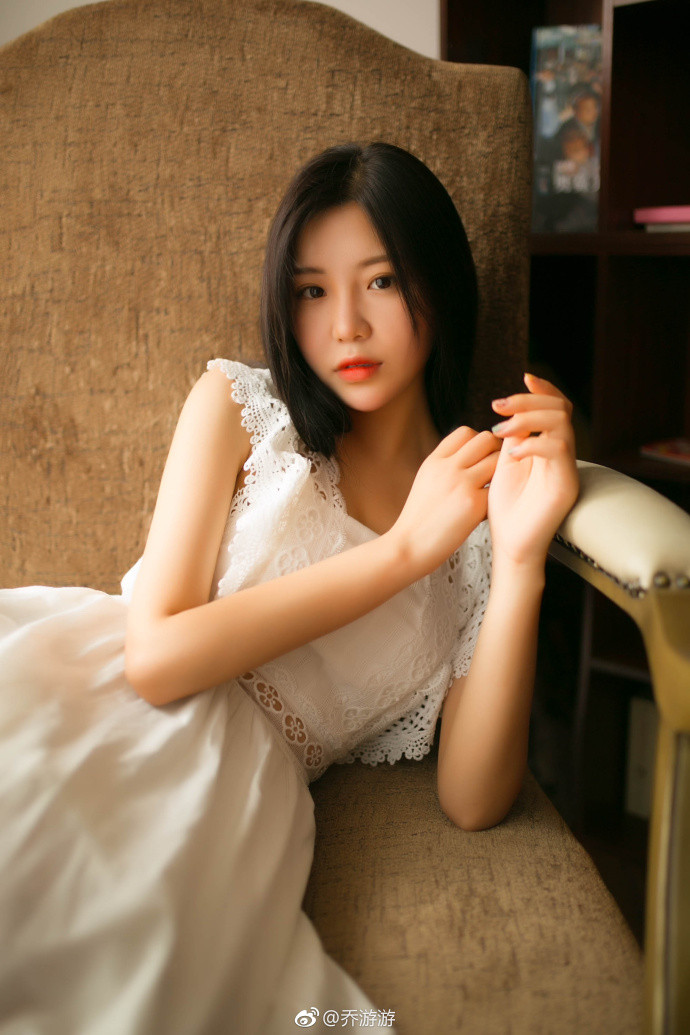 清纯美女苗亚雯白色连衣裙唯美文艺写真