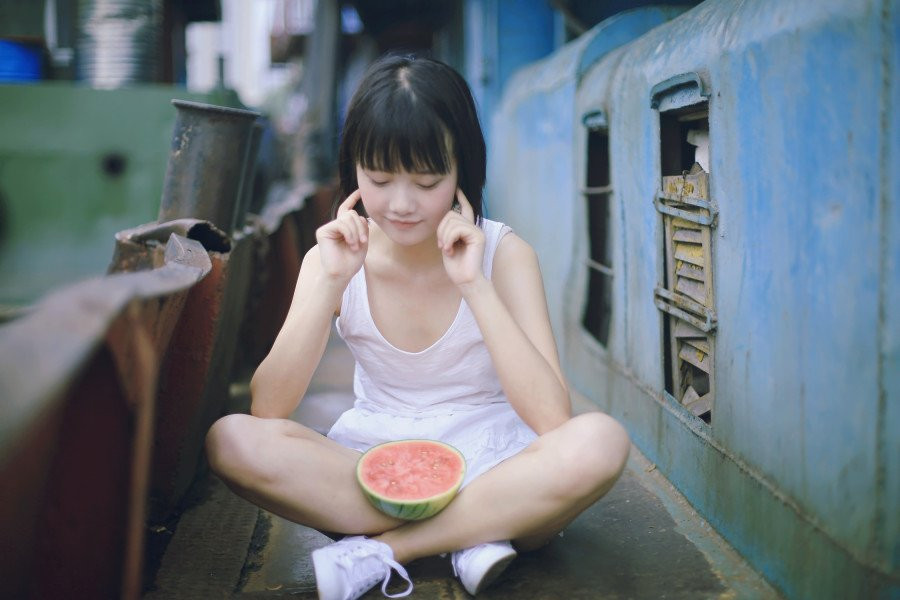 夏日清纯西瓜美女
