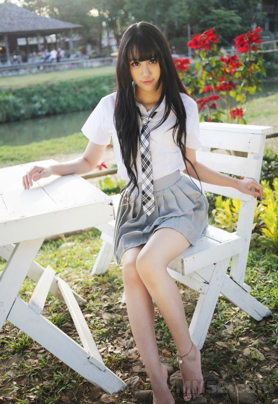 清纯美女杨晓青儿户外写真