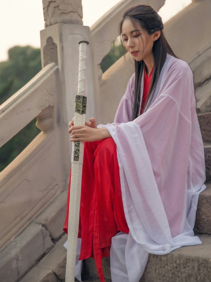 古装美女照片_古典美女韩雪剑客行不疯魔不成活