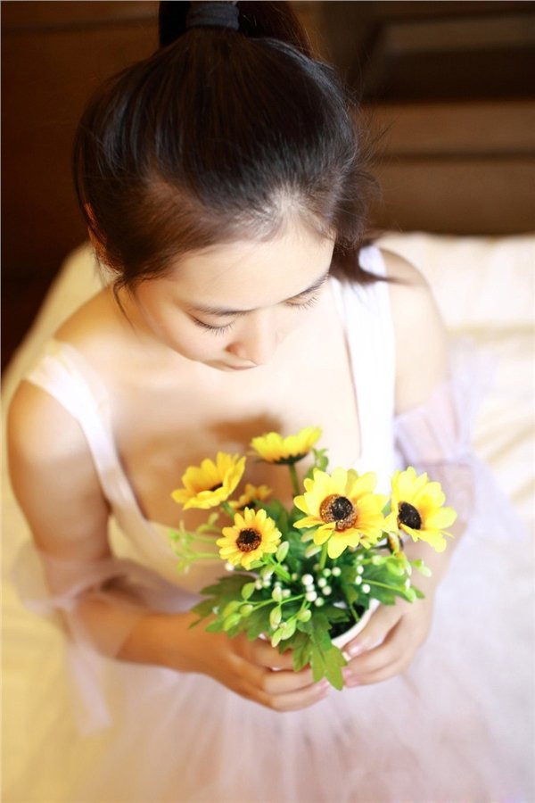天真无邪的小美女清纯写真