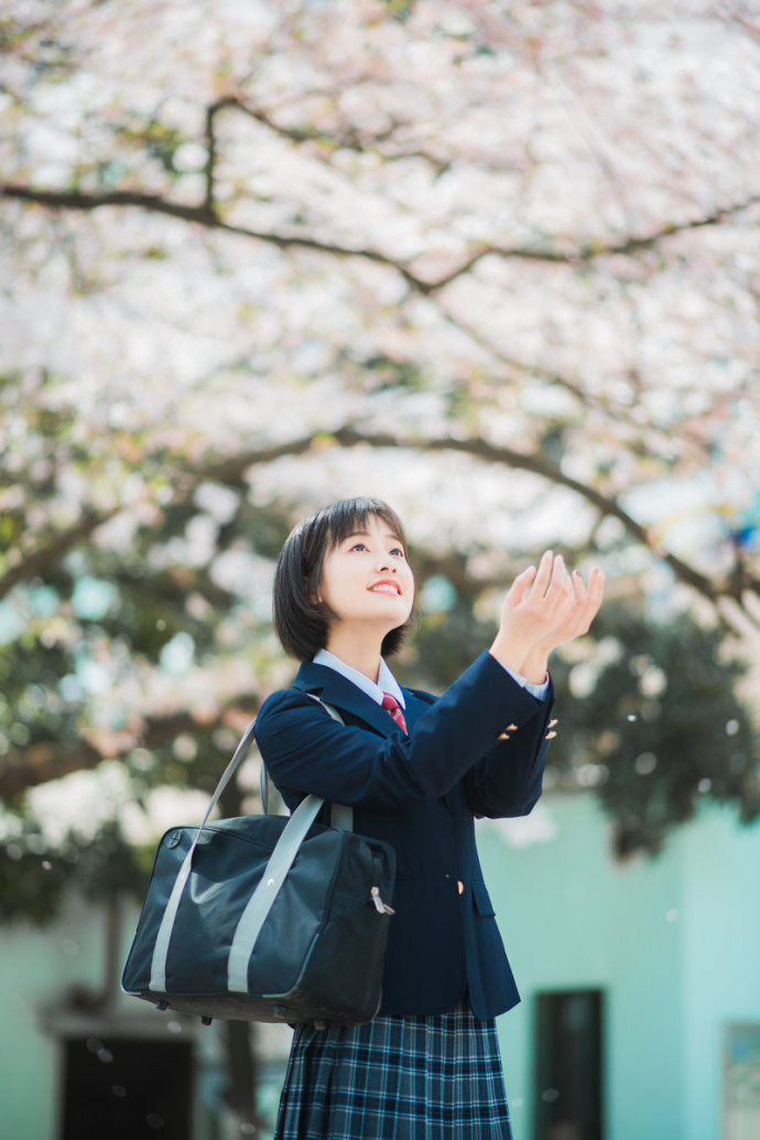 清纯美女甜美笑容演绎治愈系学妹图片