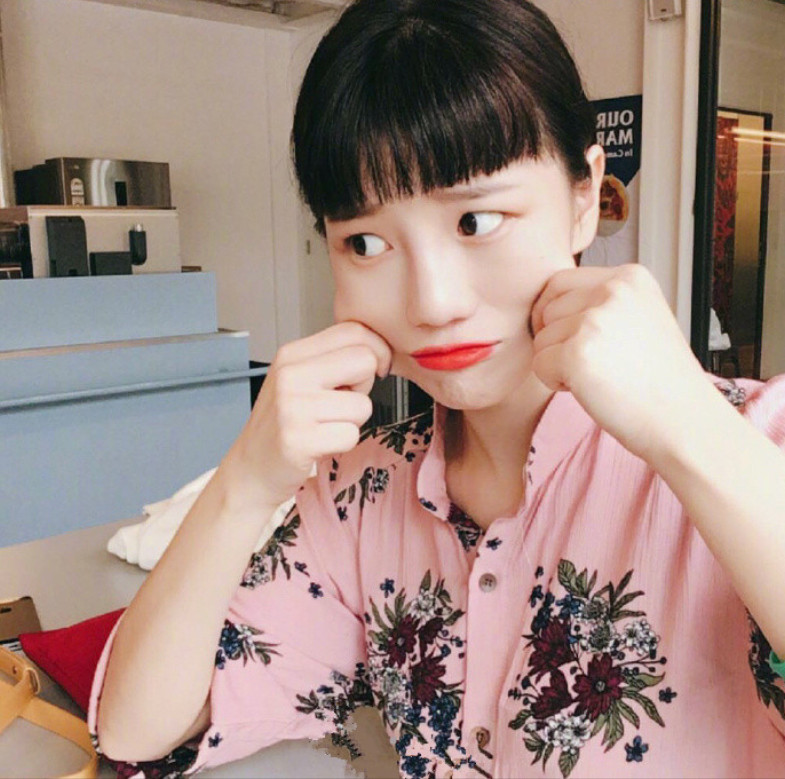 可爱感十足的超短刘海清纯美女图片
