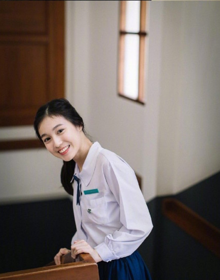 泰国美女love pattranite蓝色校服清纯图片