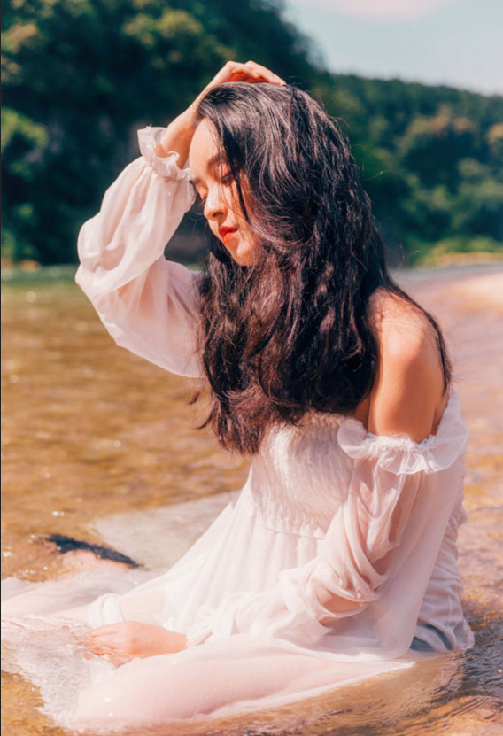 清纯美女复古大红唇复古写真