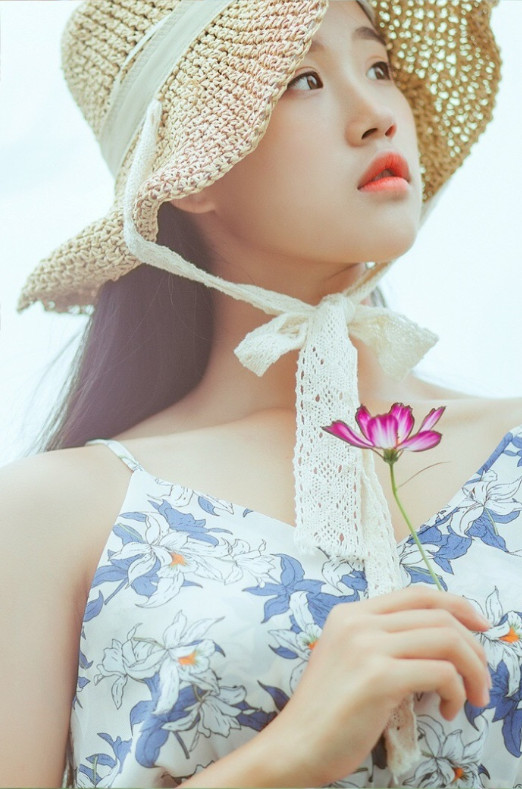 清纯美女草帽写生文艺图片