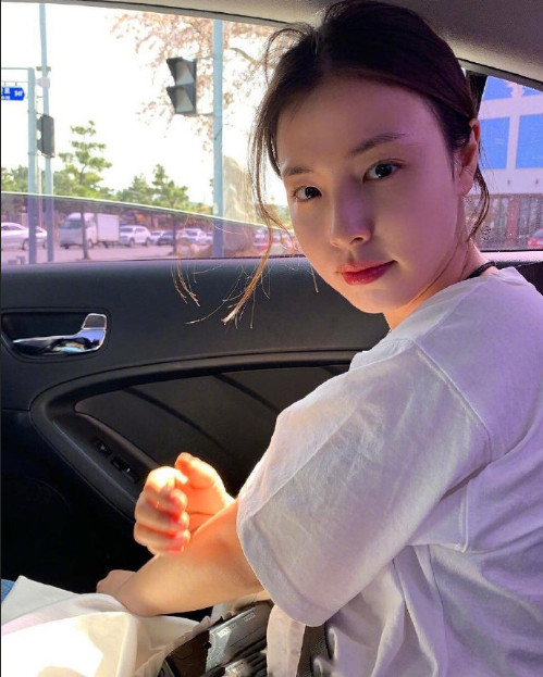韩国清纯美女小姐姐简约大气的日常穿搭