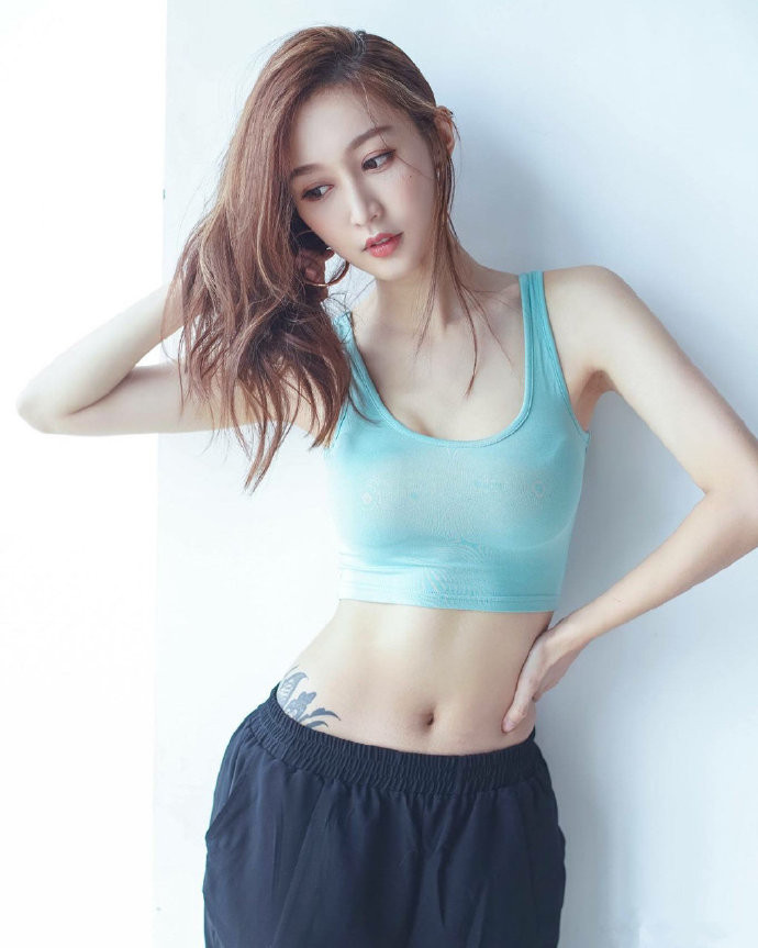 清纯美女性感的小蛮腰图片