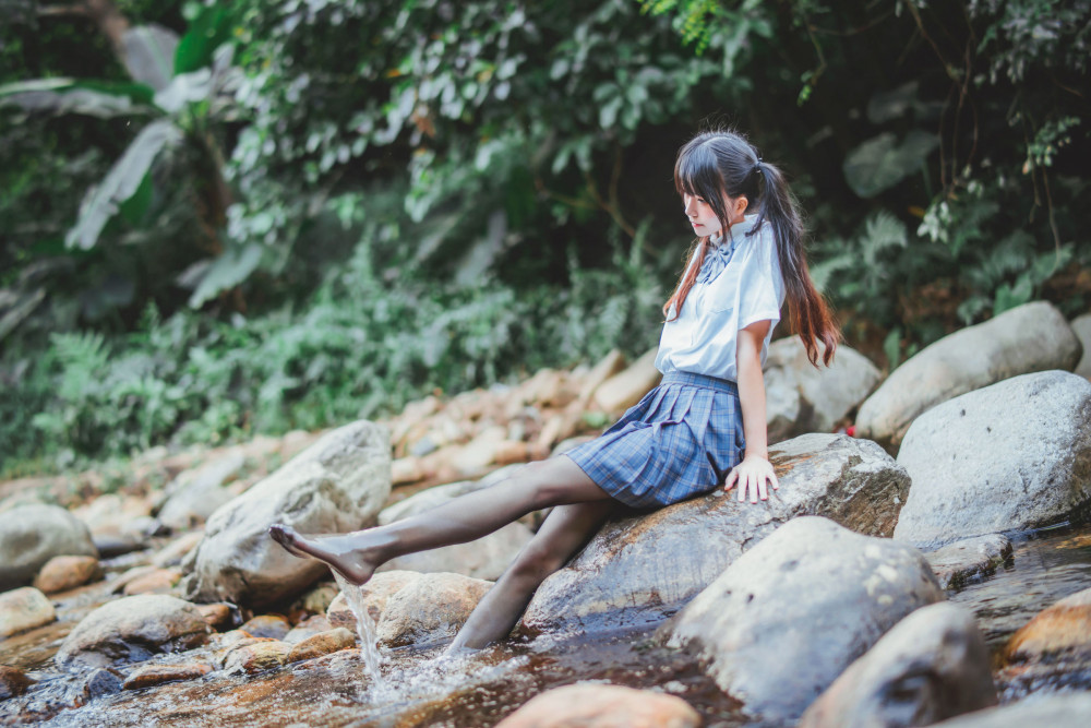 校服极品美女桜桃喵湿身图片