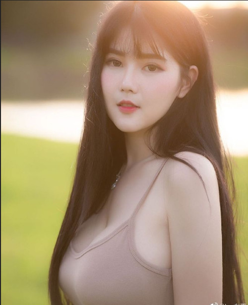 小胖妹妹可爱女人丰满乳房图片