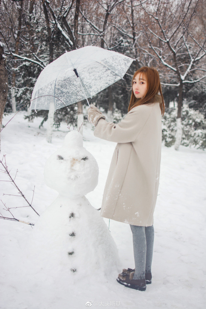 清纯美女柠萌妹雪地里唯美写真