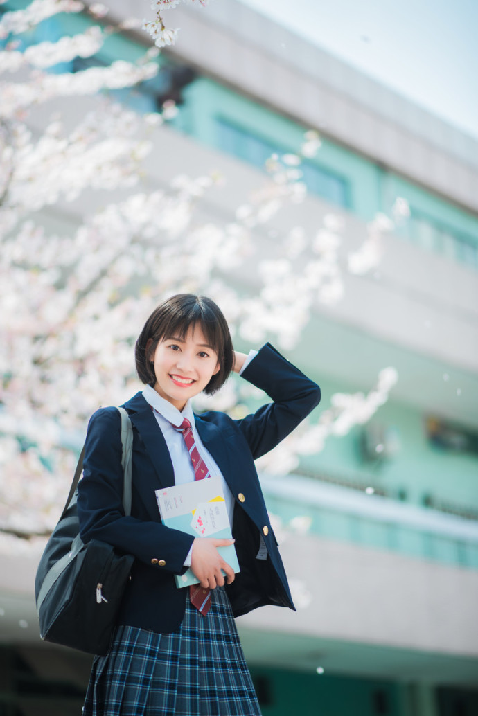 清纯美女甜美笑容演绎治愈系学妹图片