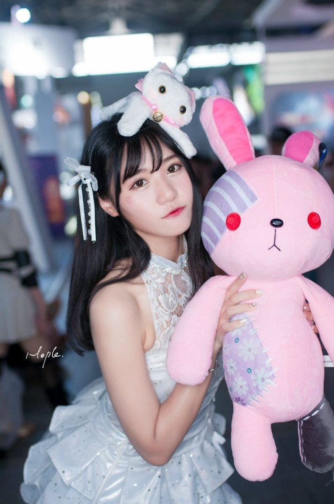 cosplay美女十音同学与兔子可爱图片