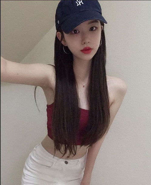 干净小清新的邻家女孩图片透着迷人的小性感