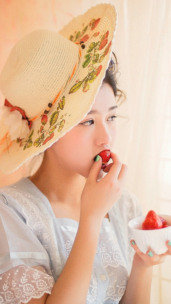 清新的草莓女孩甜美写真