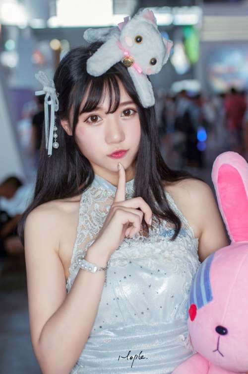 cosplay美女十音同学与兔子可爱图片