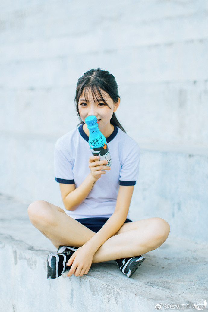 清纯美女平面模特林小倩运动装写真