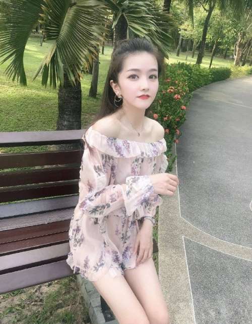 秀气的大长腿美女图片