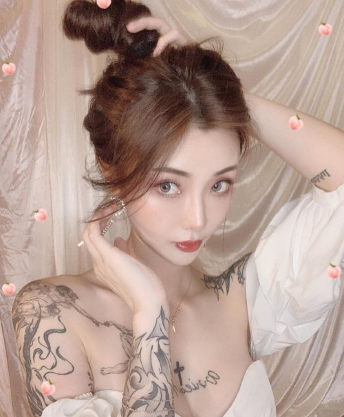 清纯甜美的纹身美女小仙女图片