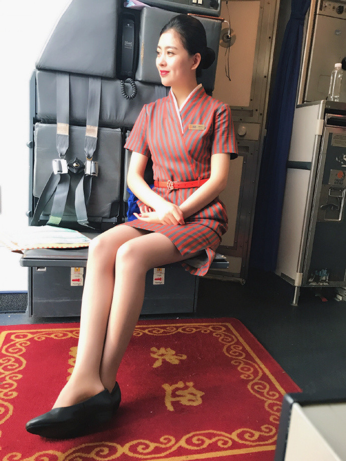 丝袜空姐制服美女图片