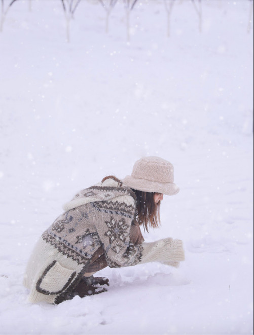 日系画风清纯mm美女下雪天唯美写真图片