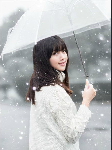 清纯美女图片_长发女孩雪中红色帽子清新唯美写