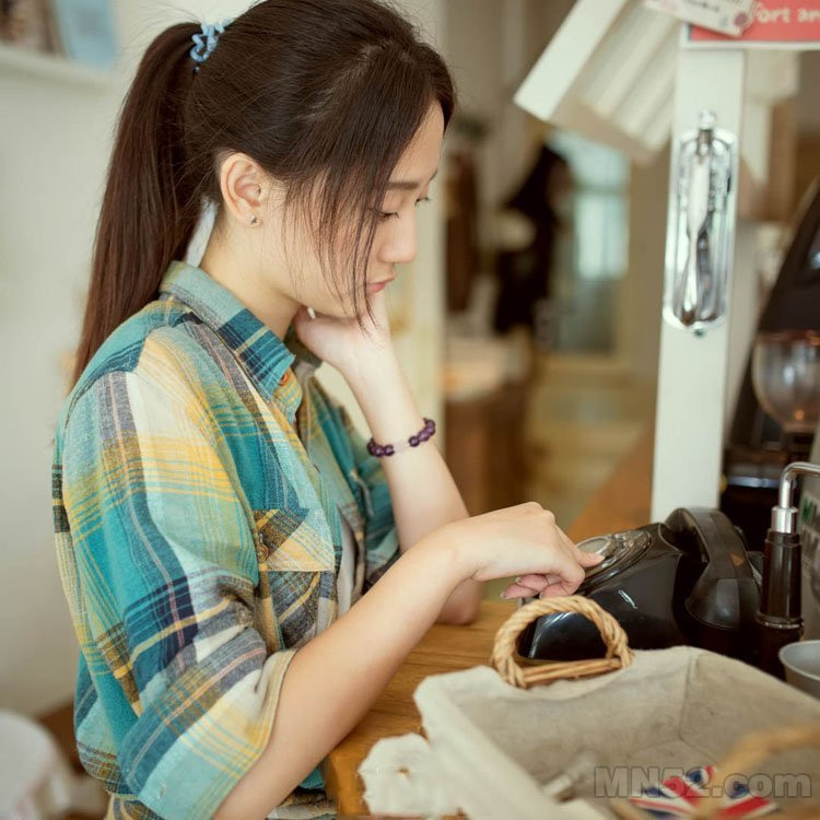 休闲厅素颜校花美女纯情照