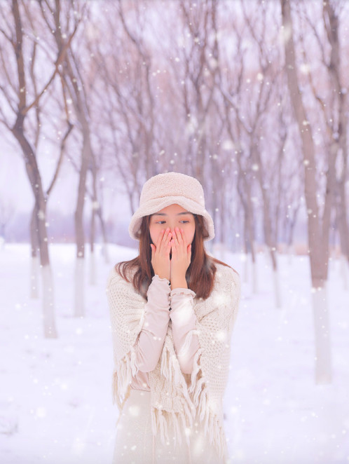 日系画风清纯mm美女下雪天唯美写真图片