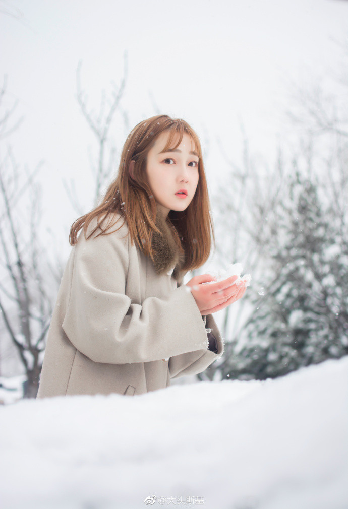 清纯美女柠萌妹雪地里唯美写真