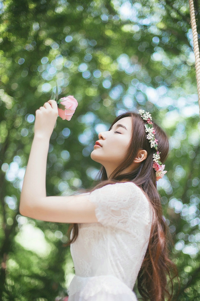 荡秋千的花季美少女清纯写真