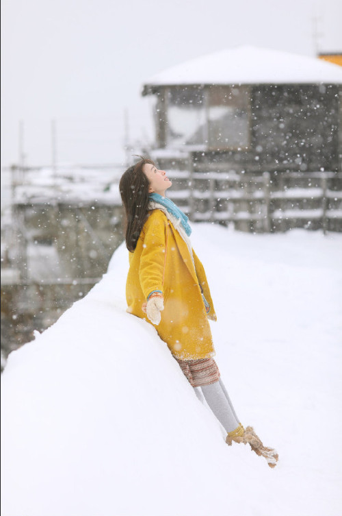 冬日暖阳清纯美女图片