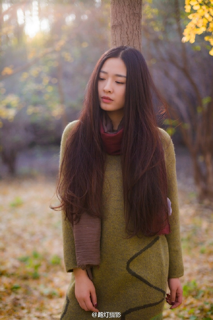 长发女神冬日阳光下文艺范写真