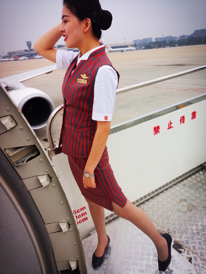 丝袜空姐制服美女图片