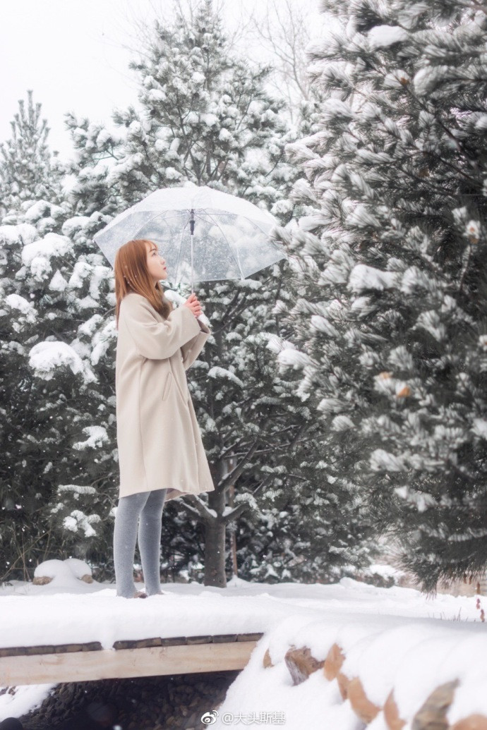 清纯美女柠萌妹雪地里唯美写真