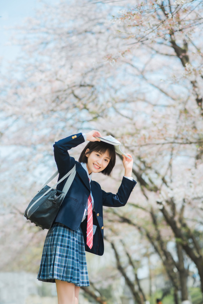 清纯美女甜美笑容演绎治愈系学妹图片