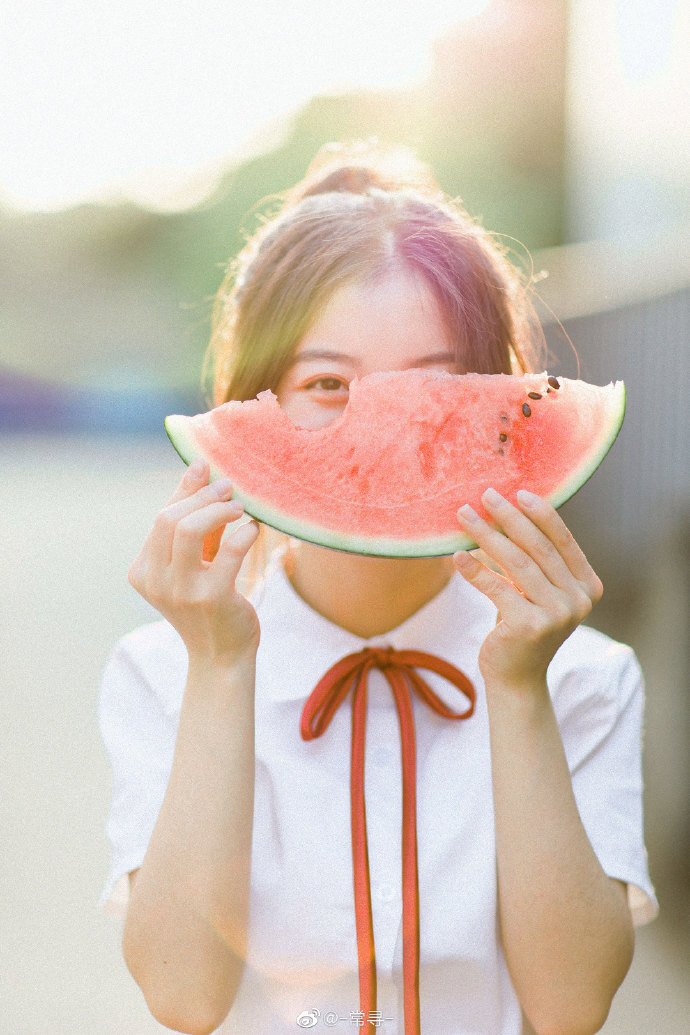 好看到发光的清纯美女图片