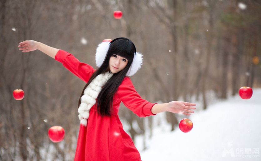 清纯美女图片_长发女孩雪中红色帽子清新唯美写