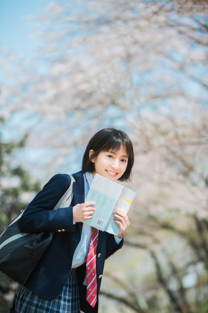 清纯美女甜美笑容演绎治愈系学妹图片