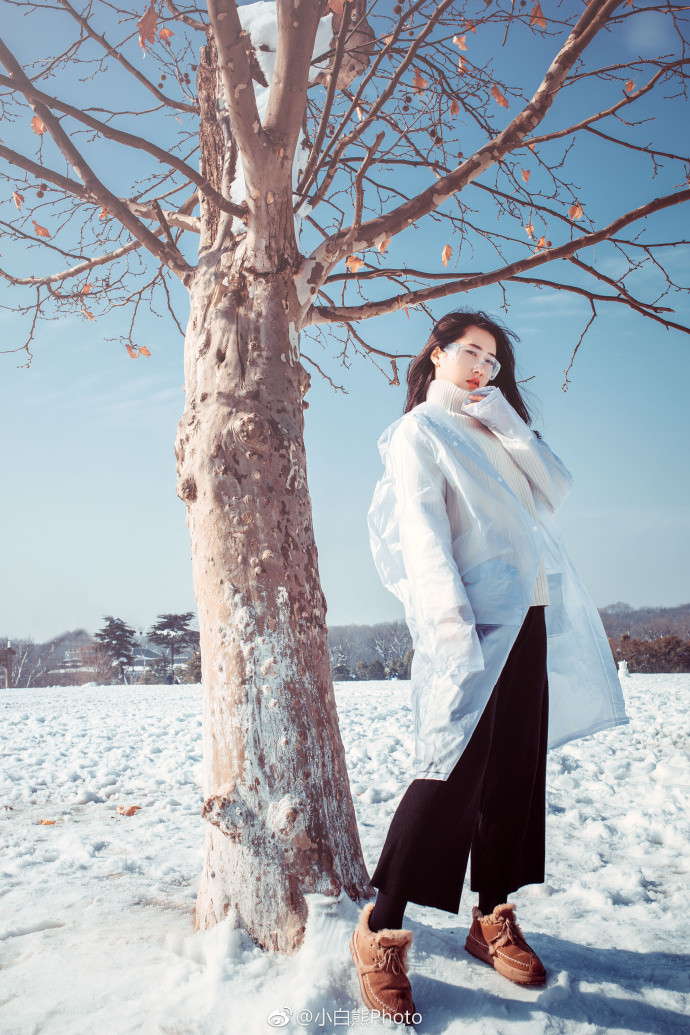 清纯美女雪地里唯美图片