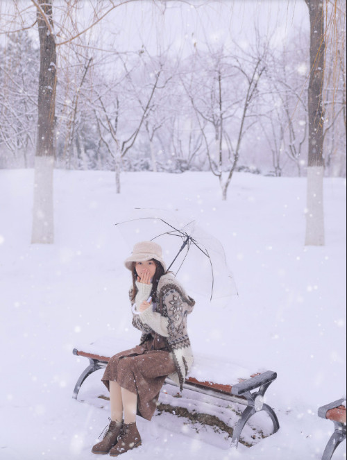 日系画风清纯mm美女下雪天唯美写真图片